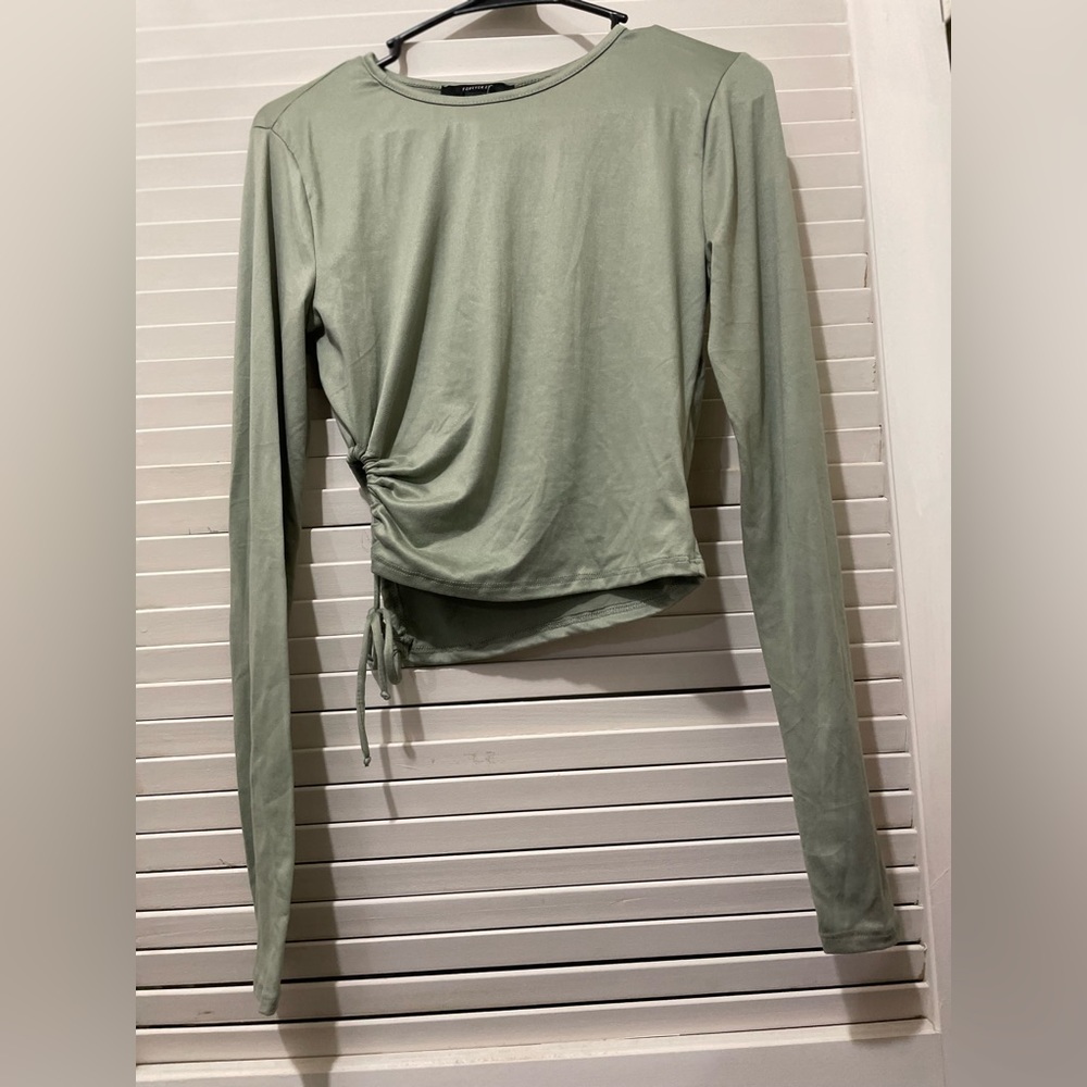 Forever 21 Long sleeve green crop top NWOT